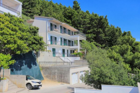  Apartments with a parking space Brela, Makarska - 6043  Брела